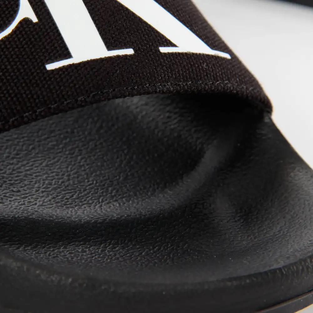 PARTNER: CREATION ref YM0YM00061-00X PARTNER: CREATION ref YM0YM00061-00X